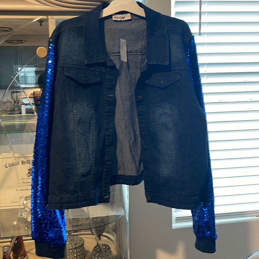Jeans JAcket 🧥 with Glitter in the sleeves #Must HAve#.. 💙💙💯 (1X) (XL)